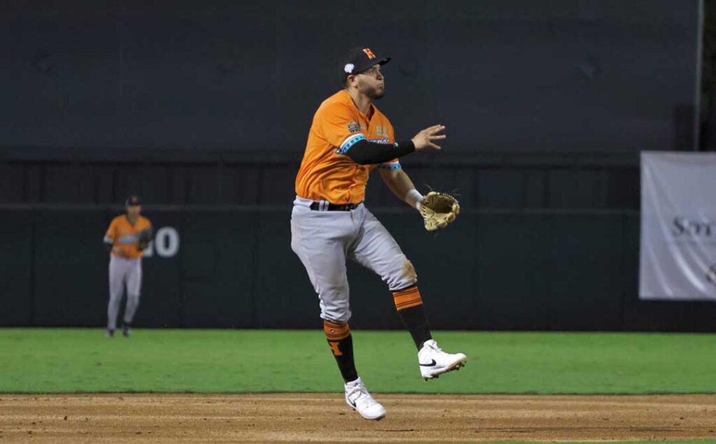 Naranjeros iguala con Yaquis en Glendale