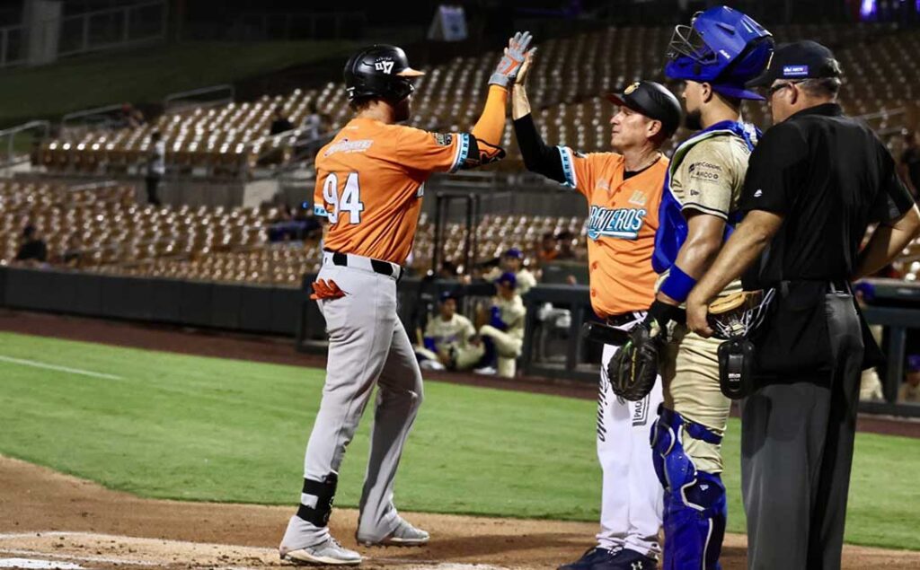 Duelo de ofensivas en el segundo juego en Glendale entre Naranjeros y Yaquis