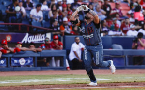 En extra innings los campeones se quedan con la serie en la frontera