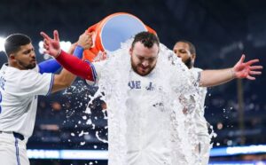 Kirk héroe de Toronto en victoria ante Filadelfia